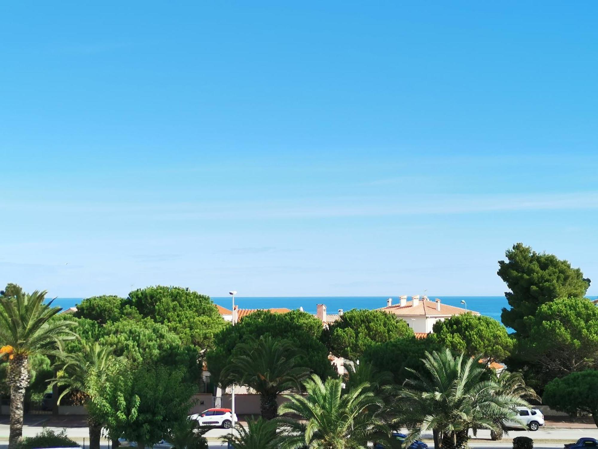 Refait A Neuf, Climatise Avec Vue Et Montagne, Avec Place De Parking Privative Appartement *