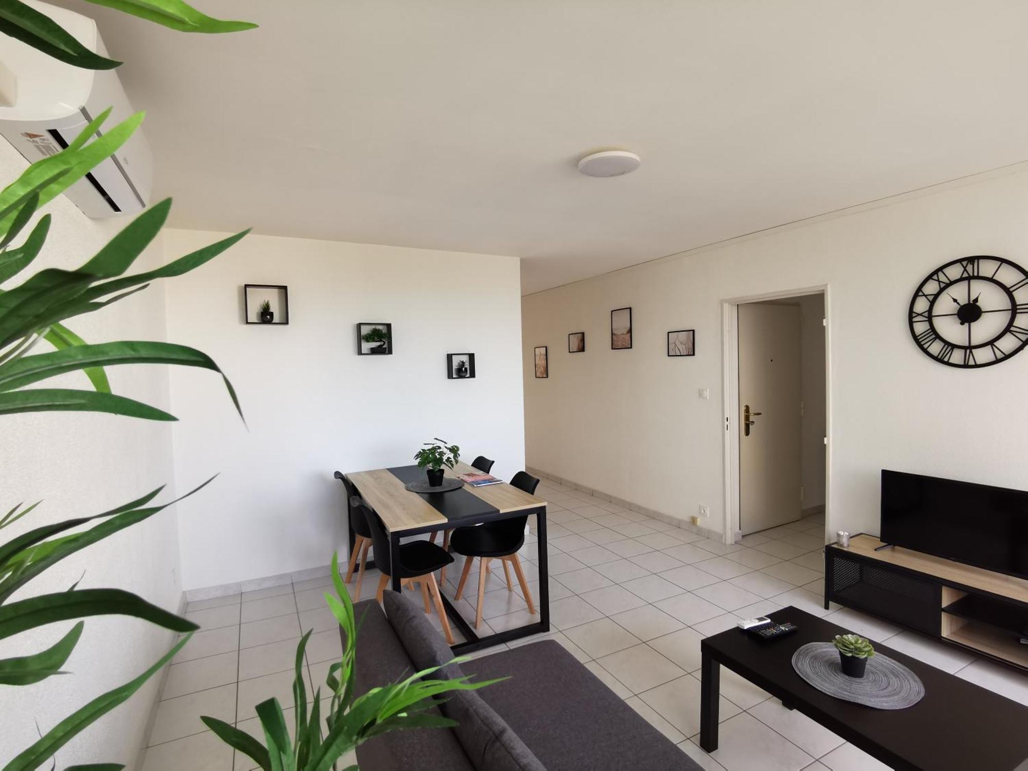Refait A Neuf, Climatise Avec Vue Et Montagne, Avec Place De Parking Privative Appartement Saint-Cyprien (Pyrenees-Orientales)