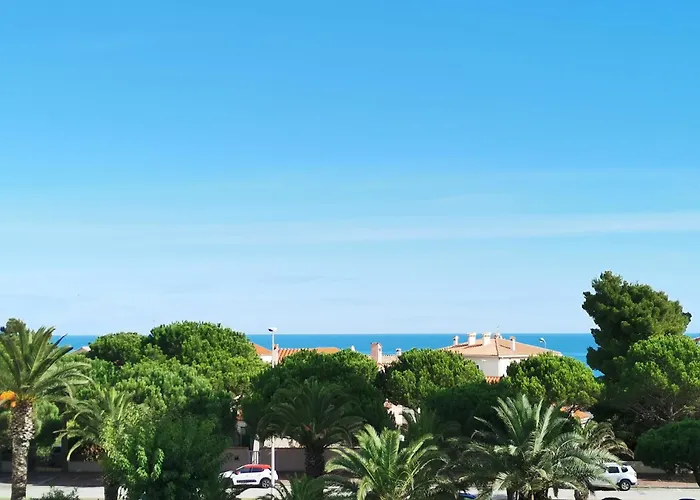 Appartement Refait A Neuf, Climatise Avec Vue Mer Et Montagne, Avec Place De Parking Privative